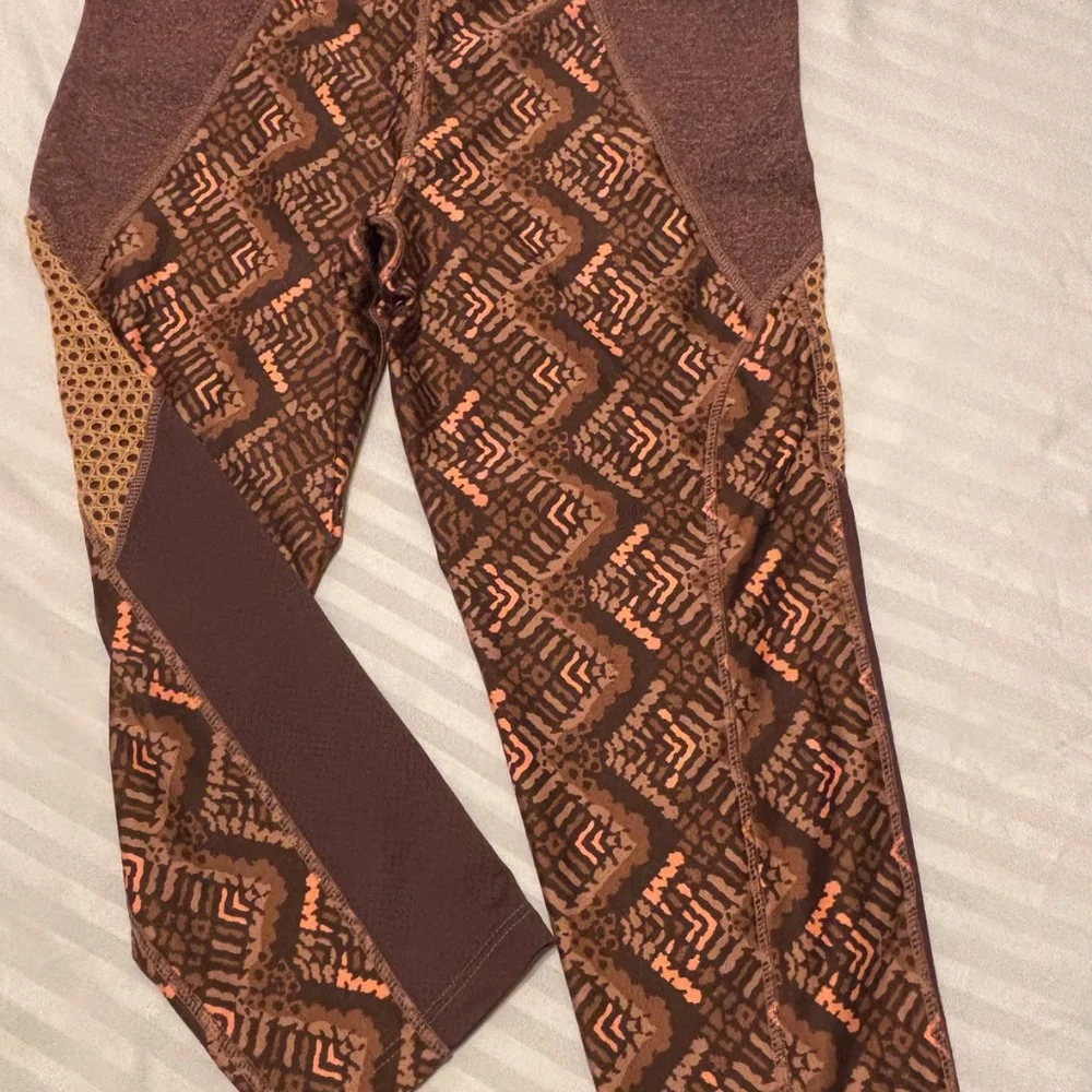 Maaji Leggings Brown/Orange Cropped Size Medium Preowned - Picture 7 of 8